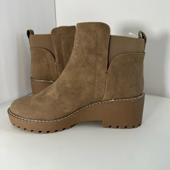 Chelsea boots Rancher by Dolce Vita size 9, *WILL NOT COME W/ BOX. - Picture 10 of 14